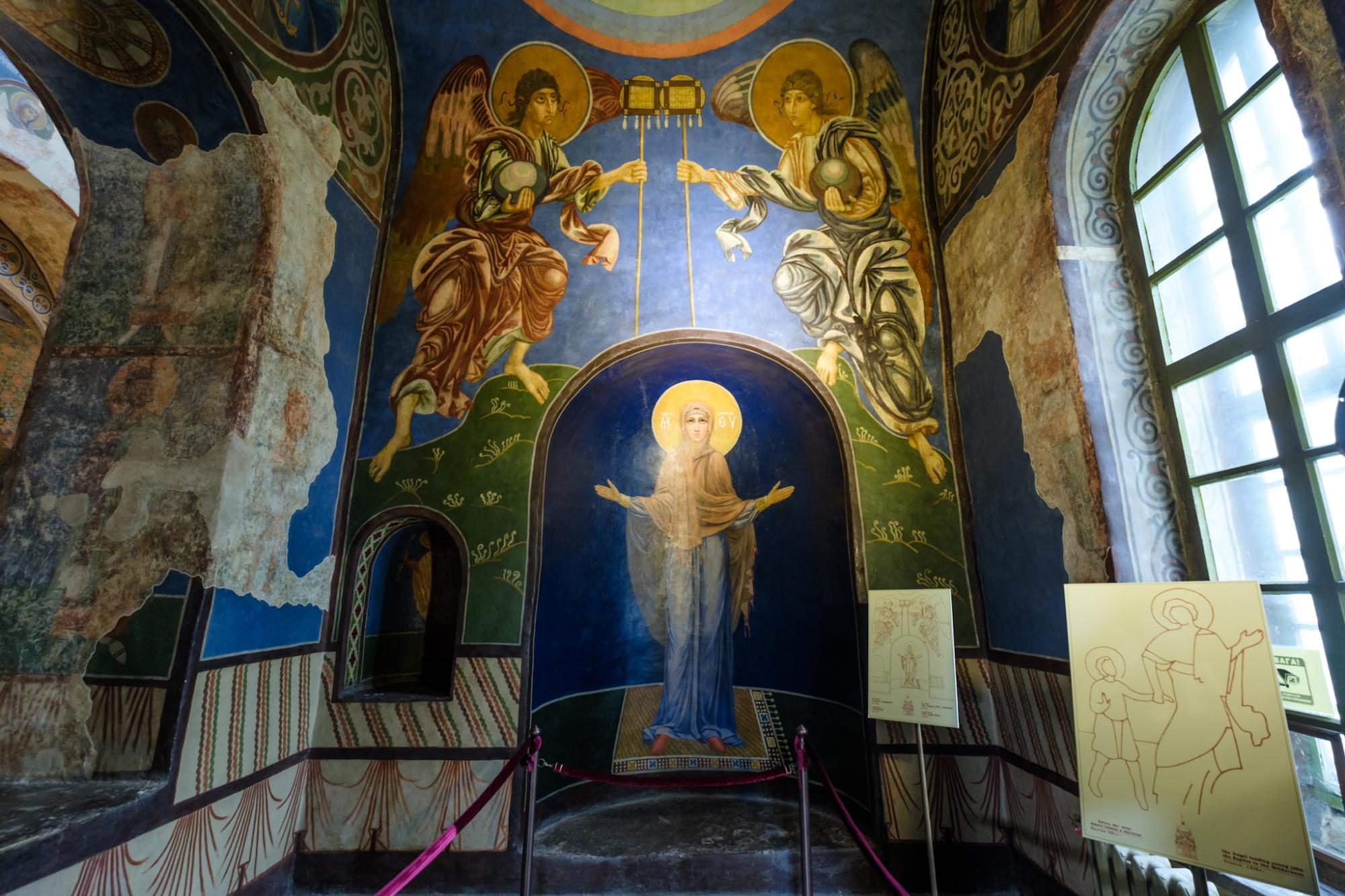 "Пекло для чоловіків, рай для жінок": Що приховує Кирилівська церква в Києві